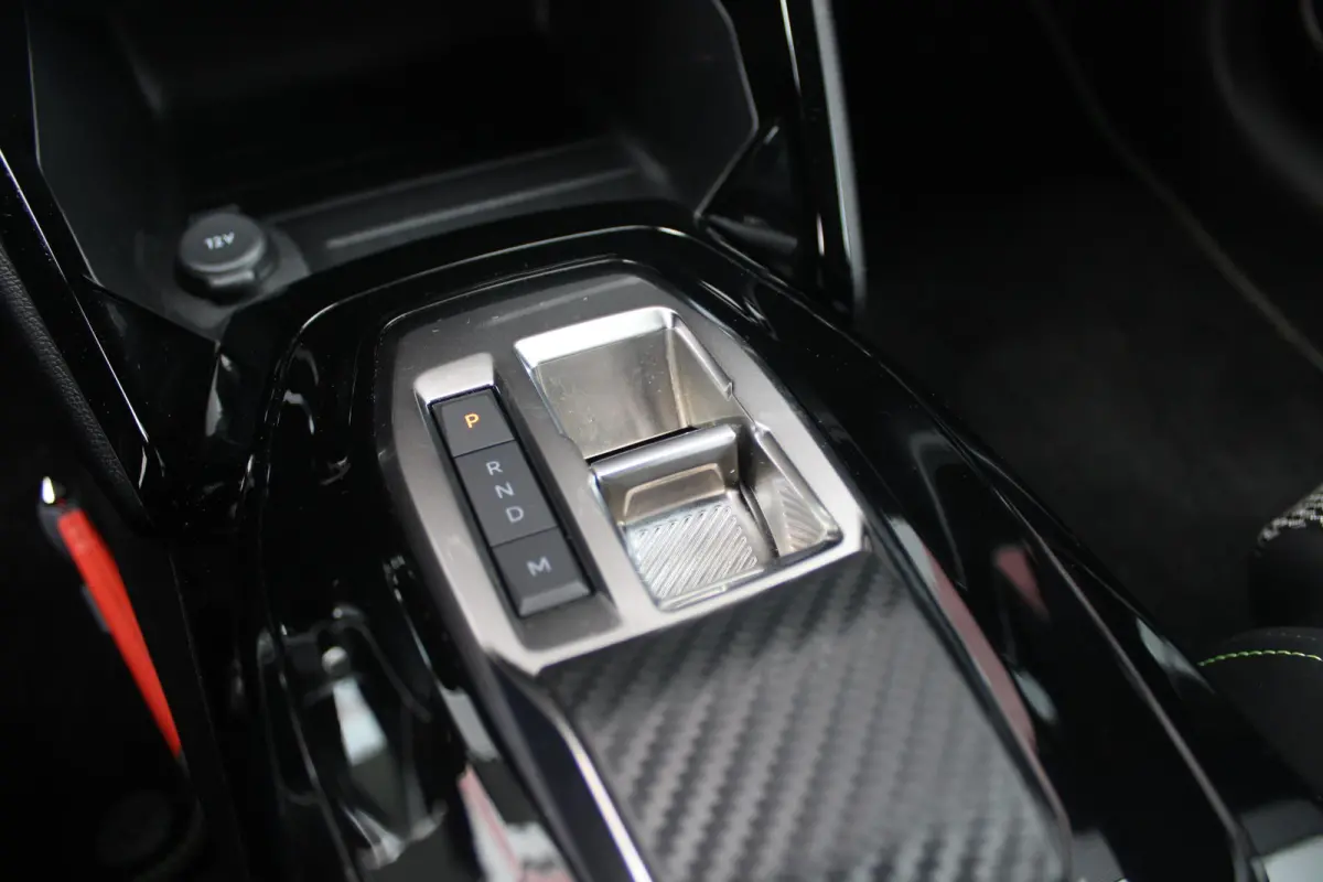1.2 Hybrid 145PK AUTOMAAT GT | CAMERA VOOR + ACHTER | NAVIGATIE | DRAADLOZE APPLE CARPLAY/ANDROID AUTO | FULL LED KOPLAMPEN | LICHTMETALEN VELGEN 17" | DODEHOEK DETECTIE | DRAADLOZE TELEFOON