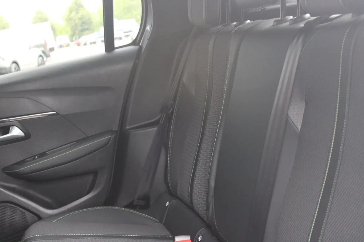 1.2 Hybrid 145PK AUTOMAAT GT | CAMERA VOOR + ACHTER | NAVIGATIE | DRAADLOZE APPLE CARPLAY/ANDROID AUTO | FULL LED KOPLAMPEN | LICHTMETALEN VELGEN 17" | DODEHOEK DETECTIE | DRAADLOZE TELEFOON