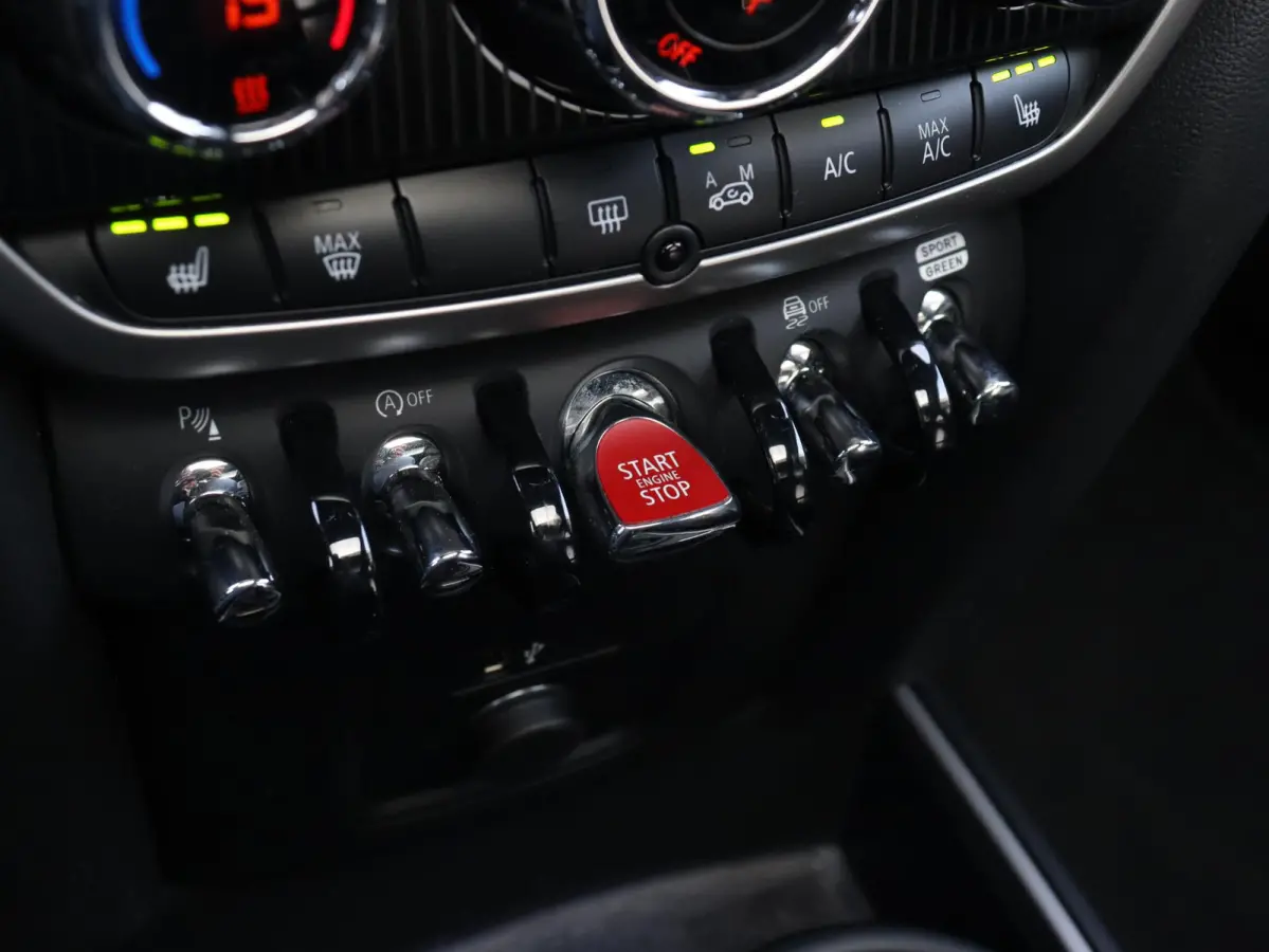 Cooper S | Rockingham GT Edition | John Cooper Works | Panodak | Harman Kardon | Head-Up | Elektr. Stoelen | Comfort Access | Apple Carplay | 19'' LMV