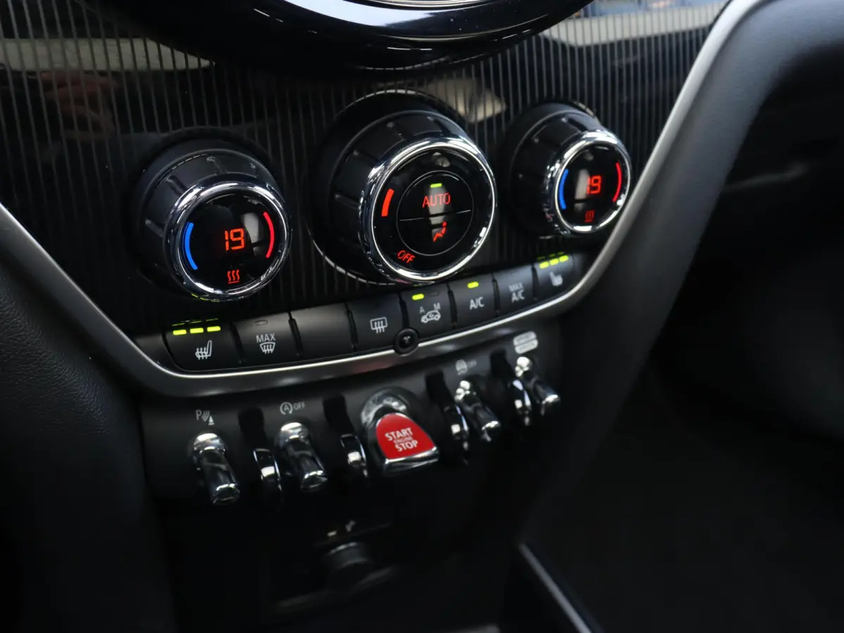 Cooper S | Rockingham GT Edition | John Cooper Works | Panodak | Harman Kardon | Head-Up | Elektr. Stoelen | Comfort Access | Apple Carplay | 19'' LMV