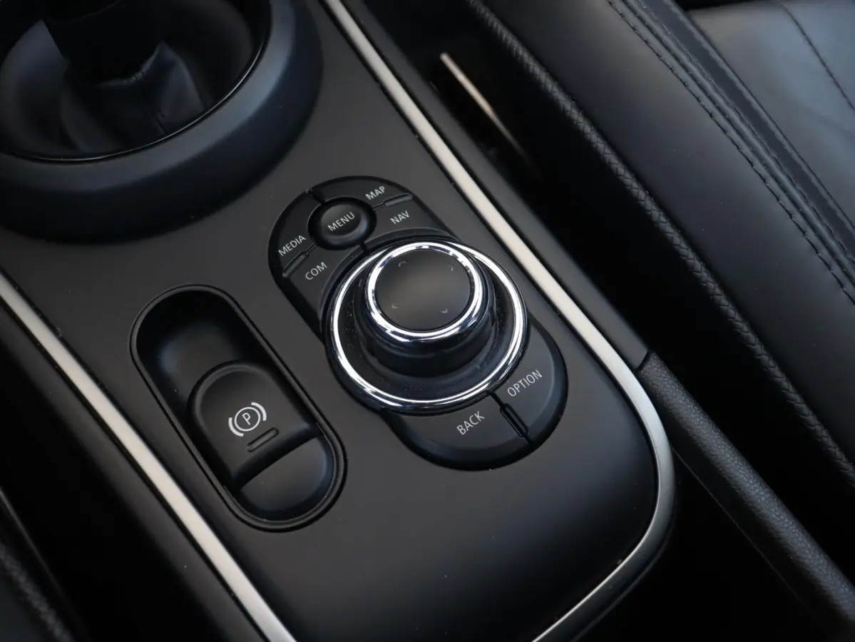 Cooper S | Rockingham GT Edition | John Cooper Works | Panodak | Harman Kardon | Head-Up | Elektr. Stoelen | Comfort Access | Apple Carplay | 19'' LMV