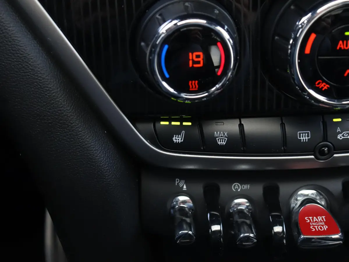 Cooper S | Rockingham GT Edition | John Cooper Works | Panodak | Harman Kardon | Head-Up | Elektr. Stoelen | Comfort Access | Apple Carplay | 19'' LMV