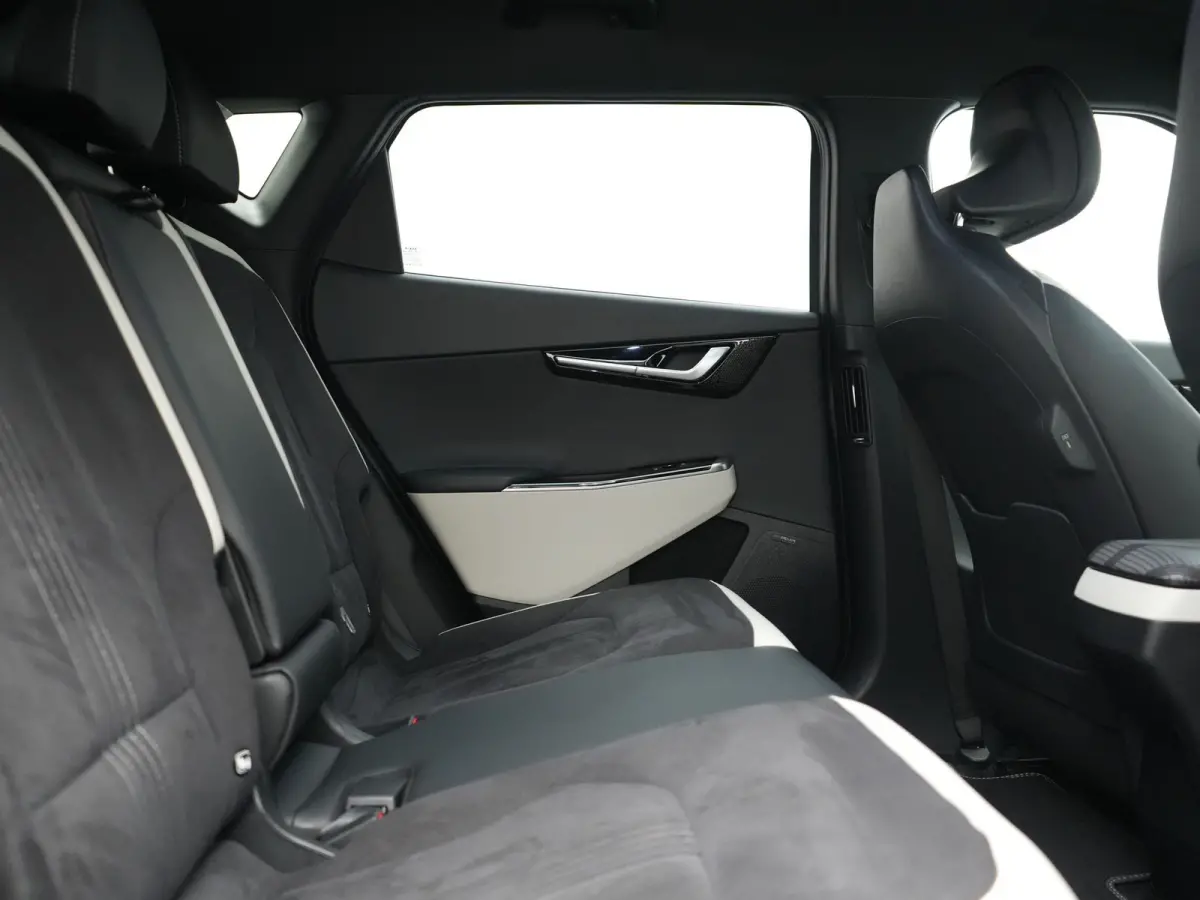 GT-Line AWD 77.4 kWh 325pk Dealer O.H. | Adaptive Cruise | Head Up | 360 Camera | Alcantara Sportstoelen Ventilatie & Memory | Meridian Audio | Keyless | Blis | Apple Carplay | Stoelen & Stu
