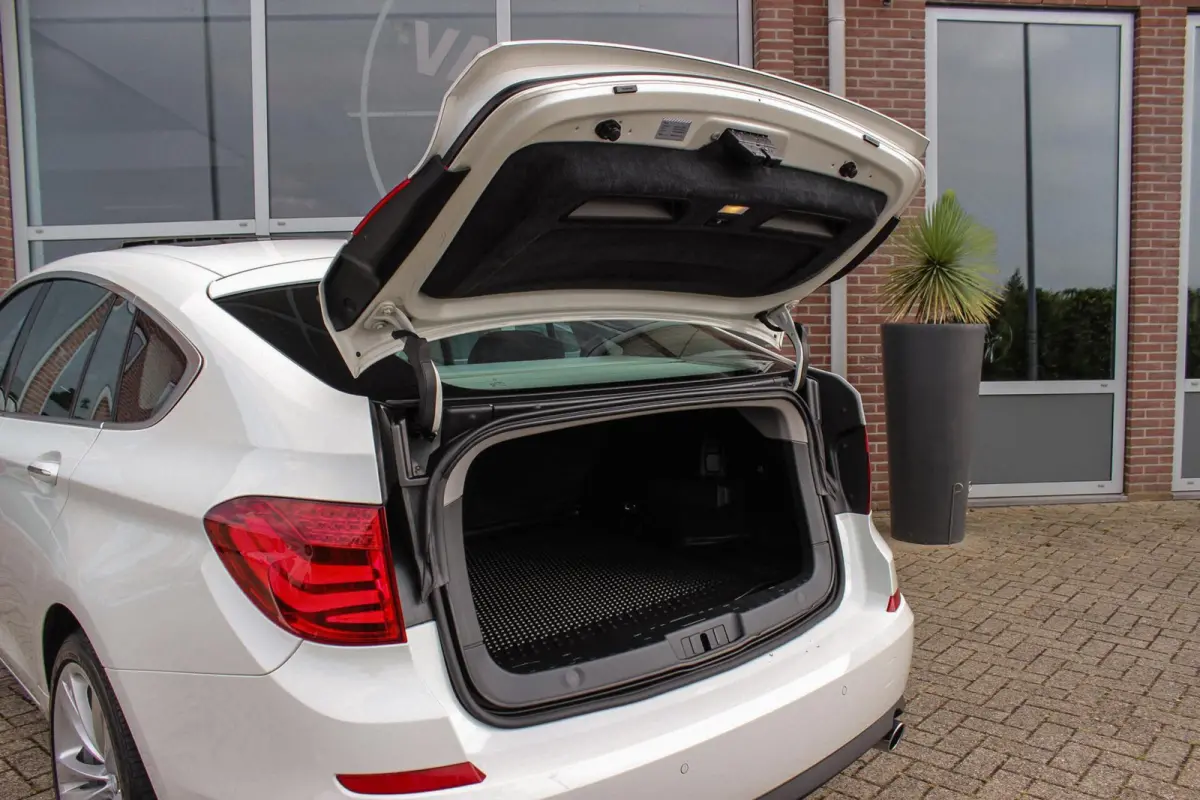 535i High Executive | 2e eigenaar | Camera | Panoramadak | Head-up | Dodehoek detectie | HiFi audio | Rear Entertainment | Night Vision | DAB | Trekhaak