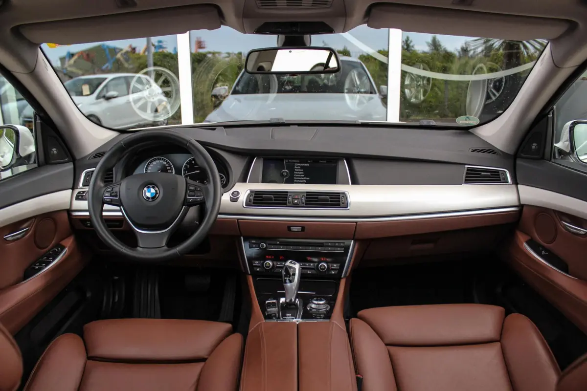535i High Executive | 2e eigenaar | Camera | Panoramadak | Head-up | Dodehoek detectie | HiFi audio | Rear Entertainment | Night Vision | DAB | Trekhaak