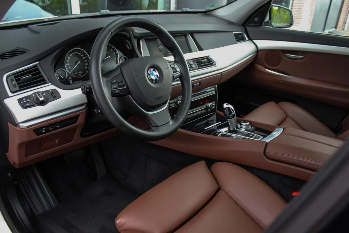 535i High Executive | 2e eigenaar | Camera | Panoramadak | Head-up | Dodehoek detectie | HiFi audio | Rear Entertainment | Night Vision | DAB | Trekhaak