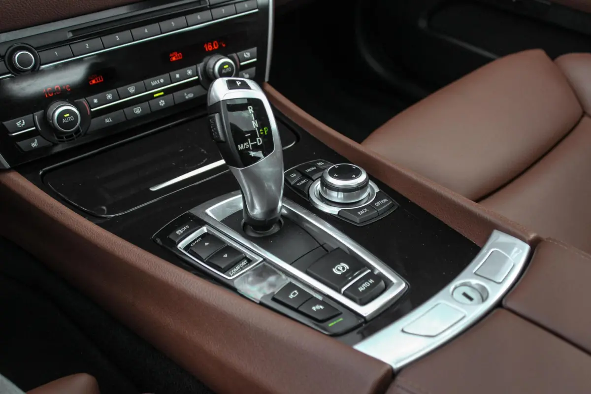 535i High Executive | 2e eigenaar | Camera | Panoramadak | Head-up | Dodehoek detectie | HiFi audio | Rear Entertainment | Night Vision | DAB | Trekhaak
