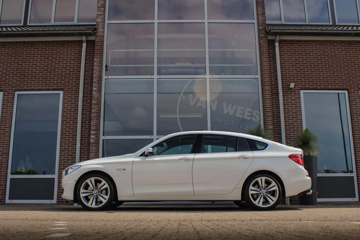 535i High Executive | 2e eigenaar | Camera | Panoramadak | Head-up | Dodehoek detectie | HiFi audio | Rear Entertainment | Night Vision | DAB | Trekhaak