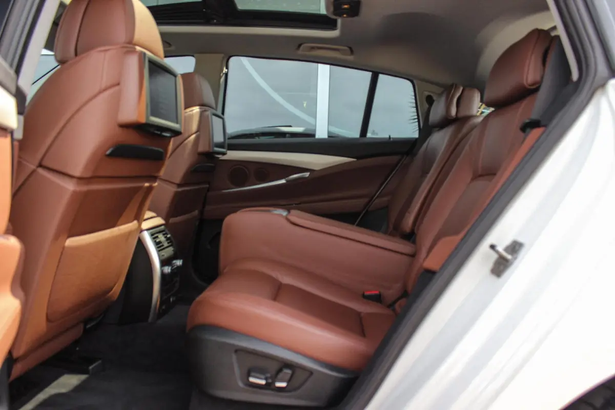 535i High Executive | 2e eigenaar | Camera | Panoramadak | Head-up | Dodehoek detectie | HiFi audio | Rear Entertainment | Night Vision | DAB | Trekhaak