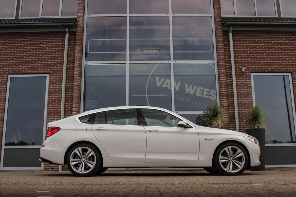 535i High Executive | 2e eigenaar | Camera | Panoramadak | Head-up | Dodehoek detectie | HiFi audio | Rear Entertainment | Night Vision | DAB | Trekhaak
