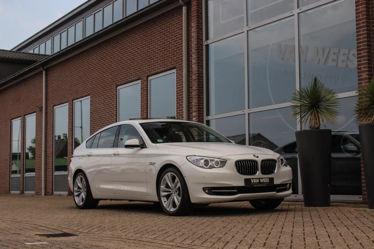535i High Executive | 2e eigenaar | Camera | Panoramadak | Head-up | Dodehoek detectie | HiFi audio | Rear Entertainment | Night Vision | DAB | Trekhaak