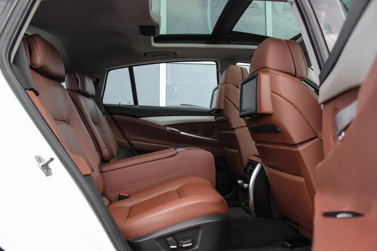 535i High Executive | 2e eigenaar | Camera | Panoramadak | Head-up | Dodehoek detectie | HiFi audio | Rear Entertainment | Night Vision | DAB | Trekhaak