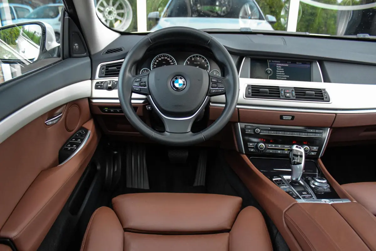 535i High Executive | 2e eigenaar | Camera | Panoramadak | Head-up | Dodehoek detectie | HiFi audio | Rear Entertainment | Night Vision | DAB | Trekhaak