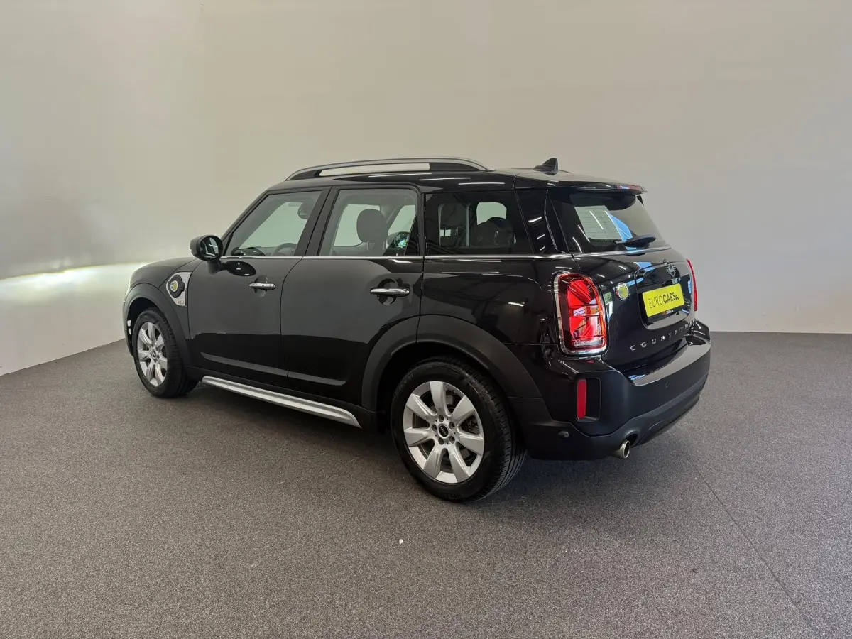 1.5 Cooper ALL4 Essential Navigatie Apple Carplay Android Auto Camera Parkeerhulp achter Adaptive Cruise Control Memory stoel Elektrische achterklep Stoelverwarming Climate Control