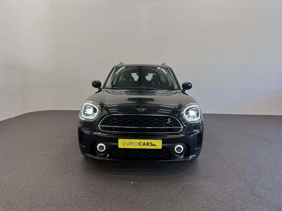 1.5 Cooper ALL4 Essential Navigatie Apple Carplay Android Auto Camera Parkeerhulp achter Adaptive Cruise Control Memory stoel Elektrische achterklep Stoelverwarming Climate Control
