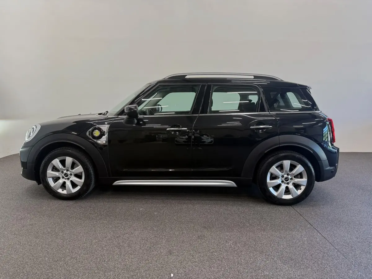 1.5 Cooper ALL4 Essential Navigatie Apple Carplay Android Auto Camera Parkeerhulp achter Adaptive Cruise Control Memory stoel Elektrische achterklep Stoelverwarming Climate Control
