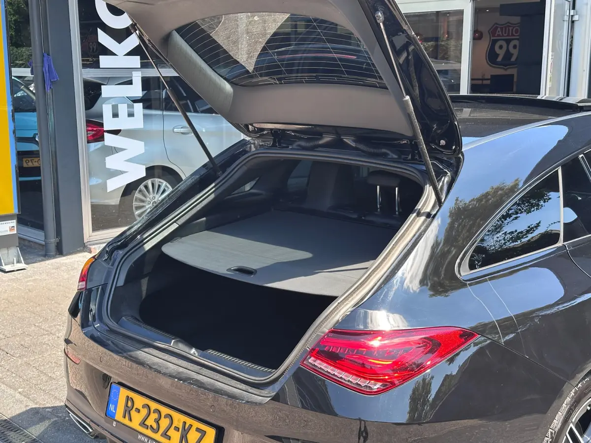 200 AMG Line VAN 29.995 NAAR NU 28.995 INCL 12 MND GARANTIE / ACC / PANO / HEAD-UP / LANE