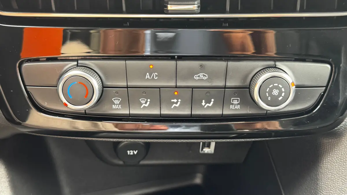 1.2 TURBO 100PK LEVEL 2 EDITION / NAVI / AIRCO / LED / PDC / 16" LMV / BLUETOOTH / CRUISECONTROL !!