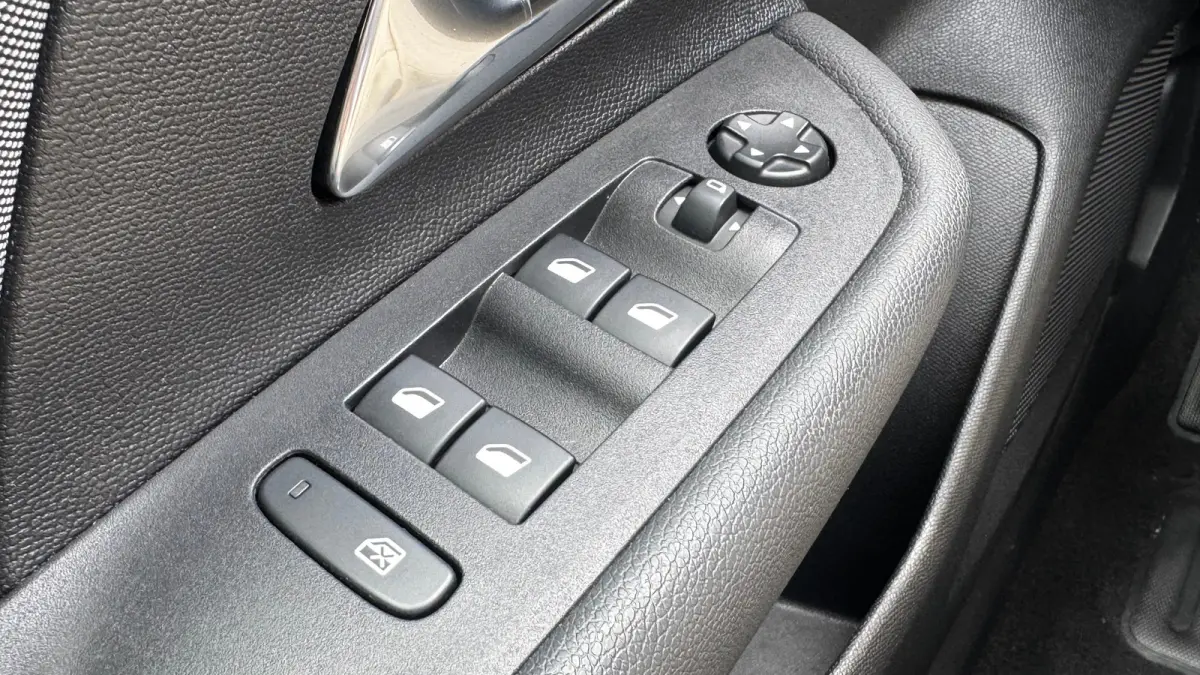 1.2 TURBO 100PK LEVEL 2 EDITION / NAVI / AIRCO / LED / PDC / 16" LMV / BLUETOOTH / CRUISECONTROL !!