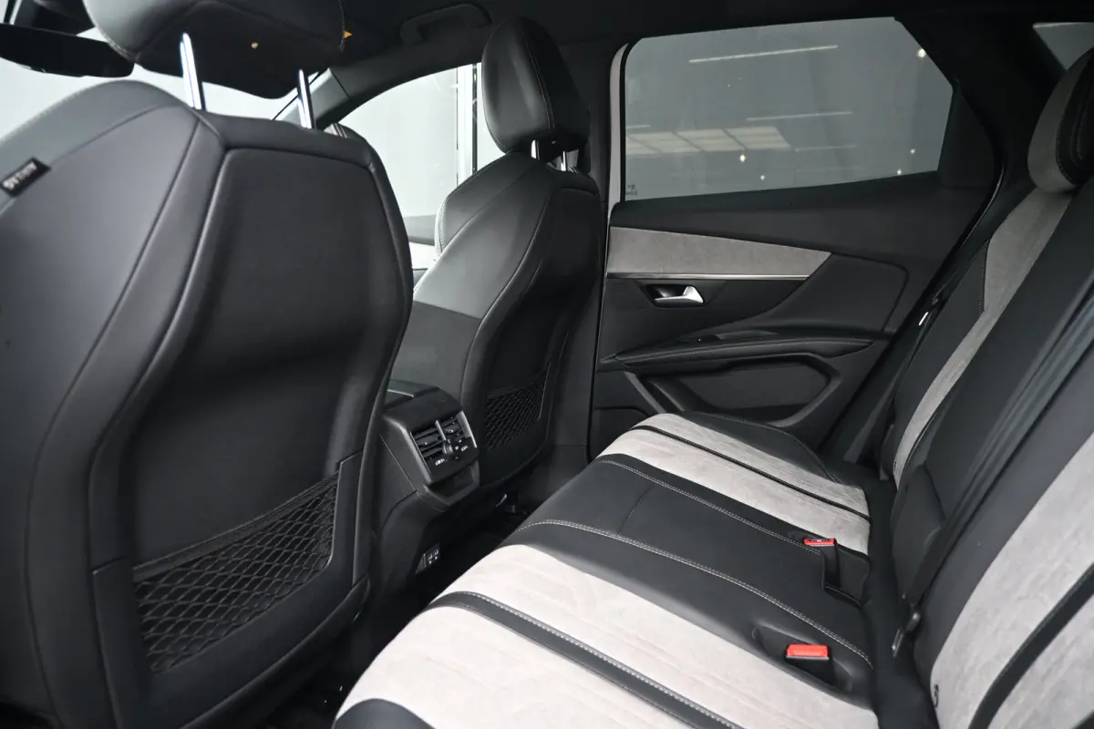 1.6 HYbrid 225 GT | Afn. Trekhaak | Navigatie | Alcantara | Achteruitrijcamera | Climate Control | !!
