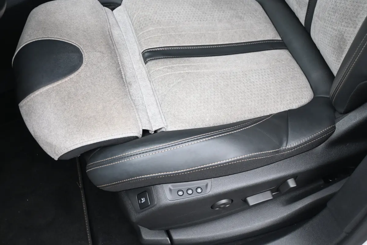 1.6 HYbrid 225 GT | Afn. Trekhaak | Navigatie | Alcantara | Achteruitrijcamera | Climate Control | !!
