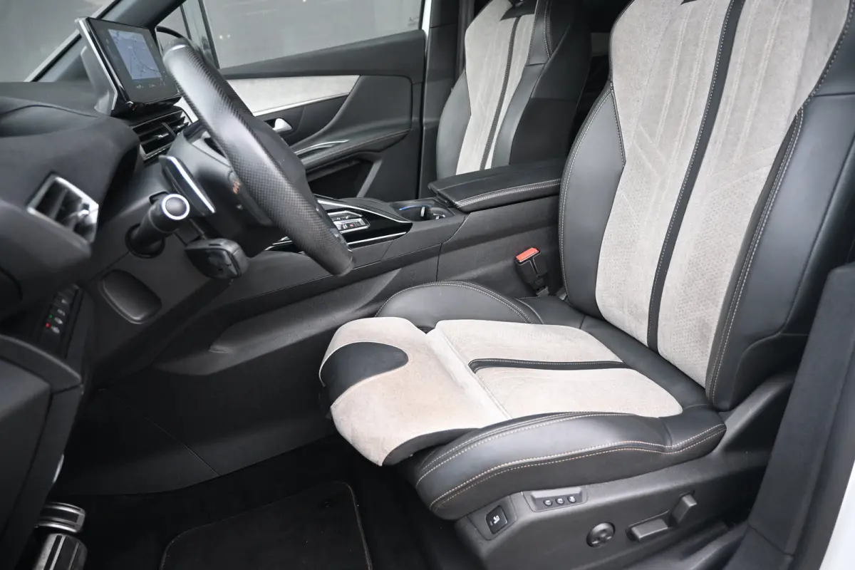 1.6 HYbrid 225 GT | Afn. Trekhaak | Navigatie | Alcantara | Achteruitrijcamera | Climate Control | !!