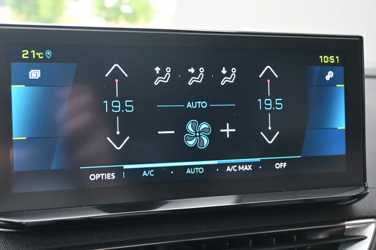 1.6 HYbrid 225 GT | Afn. Trekhaak | Navigatie | Alcantara | Achteruitrijcamera | Climate Control | !!