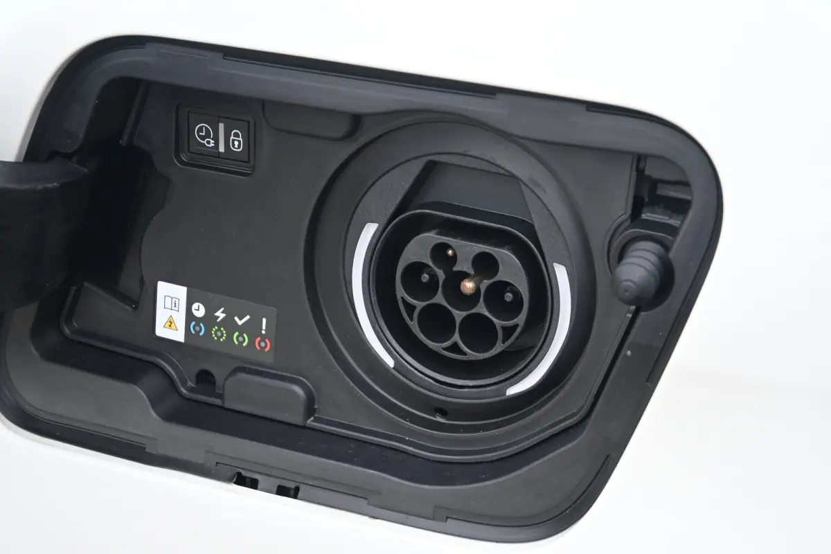 1.6 HYbrid 225 GT | Afn. Trekhaak | Navigatie | Alcantara | Achteruitrijcamera | Climate Control | !!
