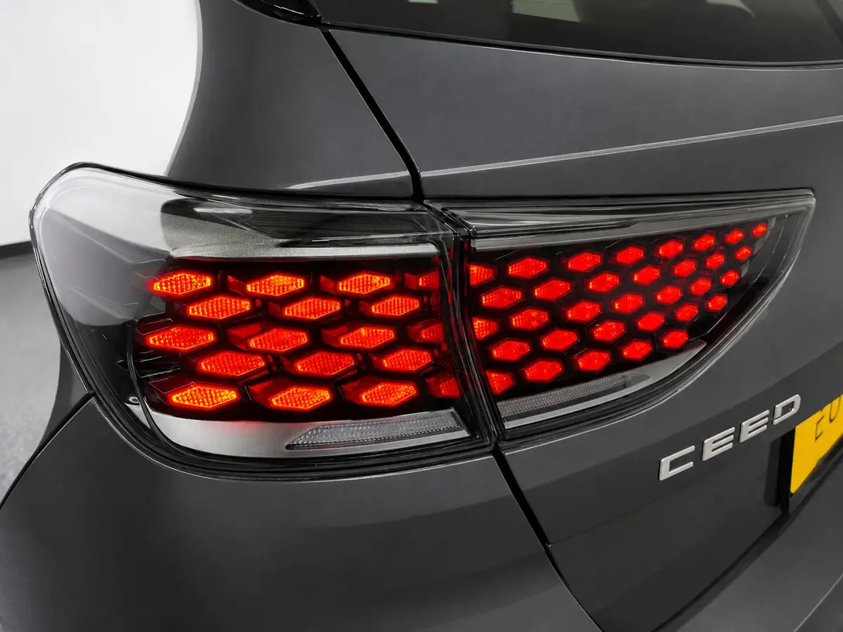 1.0 T-GDi GT-Line Panoramadak Navigatie Apple Carplay Android Auto Camera Parkeerhulp achter Adaptive Cruise Control Stoel- en stuurverwarming Stoelventilatie Dodehoekassistent Climate Contr