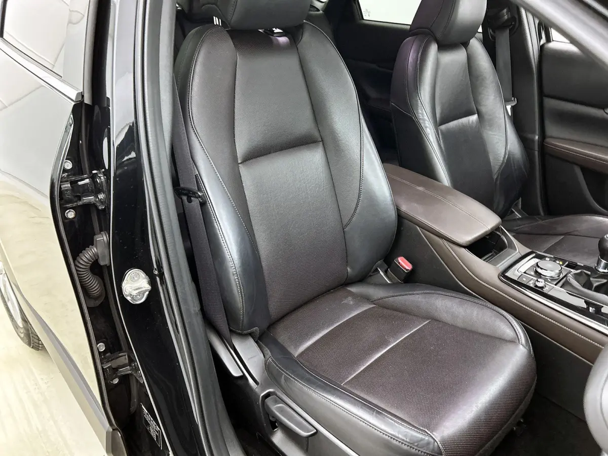 2.0 e-SkyActiv-X M Hybrid Luxury 185 PK Airco | Achteruitrij Camera | Stoelverwarming | Bluetooth | Cruise Control Adaptief | Dodehoekdetectie | Elektrisch Bedienbare Achterklep | Elektrisch
