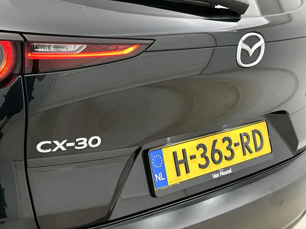 2.0 e-SkyActiv-X M Hybrid Luxury 185 PK Airco | Achteruitrij Camera | Stoelverwarming | Bluetooth | Cruise Control Adaptief | Dodehoekdetectie | Elektrisch Bedienbare Achterklep | Elektrisch
