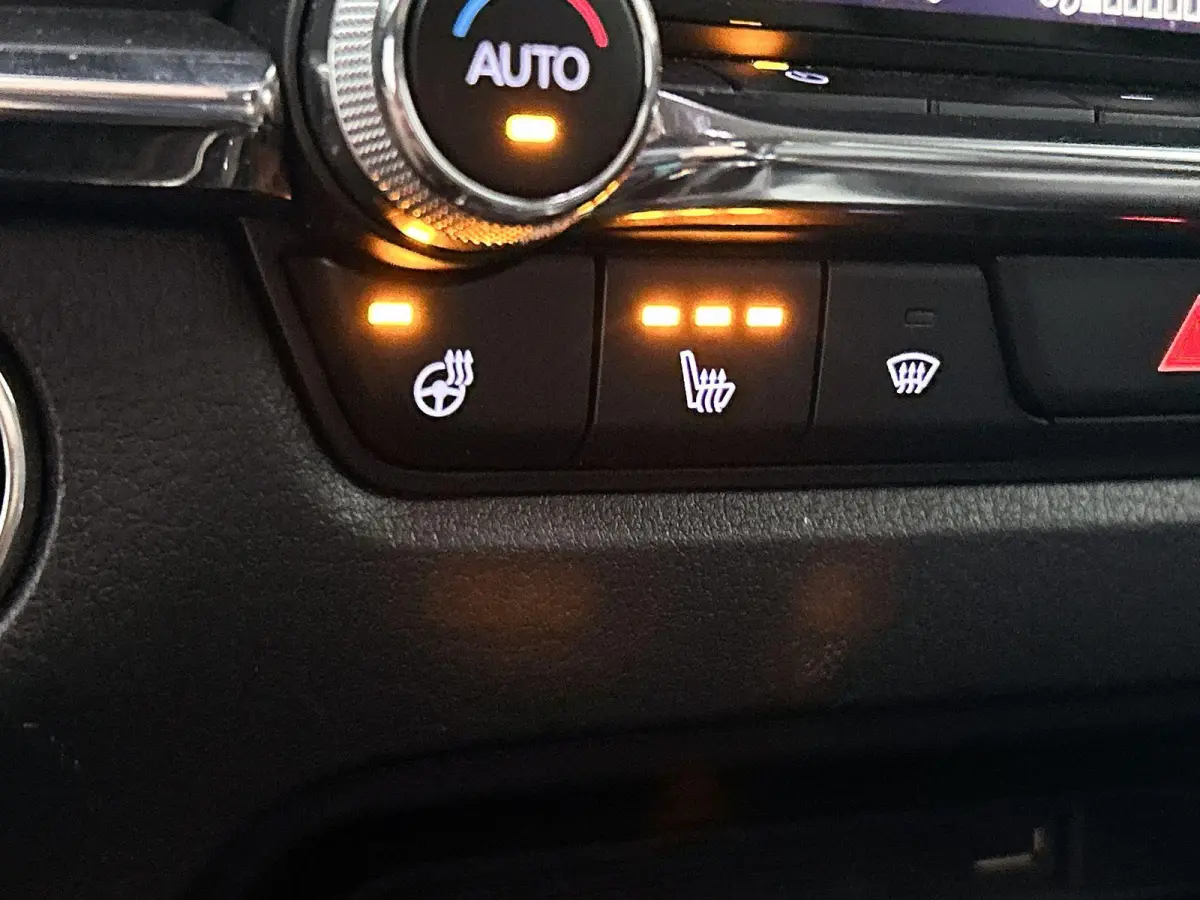 2.0 e-SkyActiv-X M Hybrid Luxury 185 PK Airco | Achteruitrij Camera | Stoelverwarming | Bluetooth | Cruise Control Adaptief | Dodehoekdetectie | Elektrisch Bedienbare Achterklep | Elektrisch