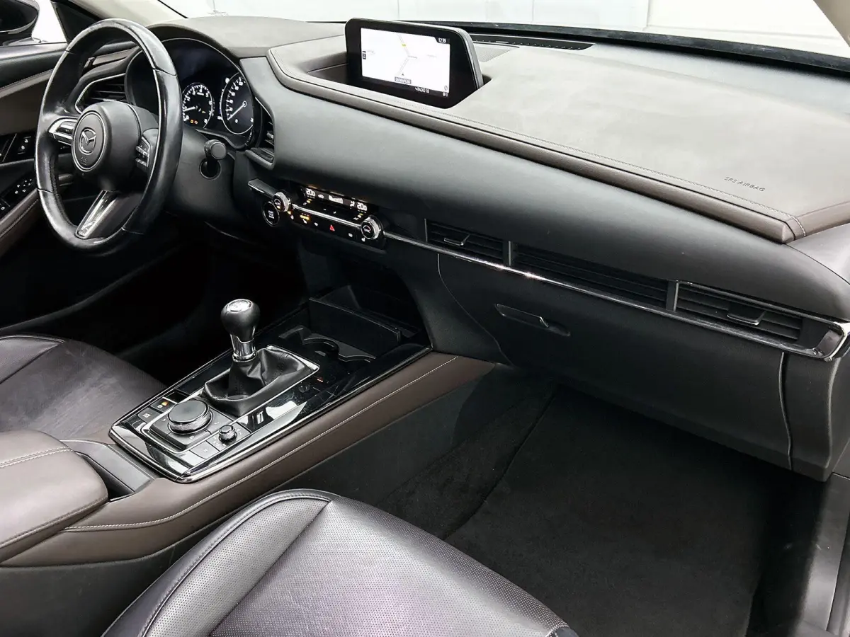 2.0 e-SkyActiv-X M Hybrid Luxury 185 PK Airco | Achteruitrij Camera | Stoelverwarming | Bluetooth | Cruise Control Adaptief | Dodehoekdetectie | Elektrisch Bedienbare Achterklep | Elektrisch