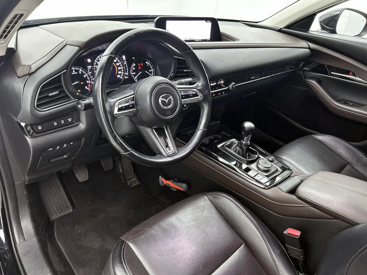 2.0 e-SkyActiv-X M Hybrid Luxury 185 PK Airco | Achteruitrij Camera | Stoelverwarming | Bluetooth | Cruise Control Adaptief | Dodehoekdetectie | Elektrisch Bedienbare Achterklep | Elektrisch