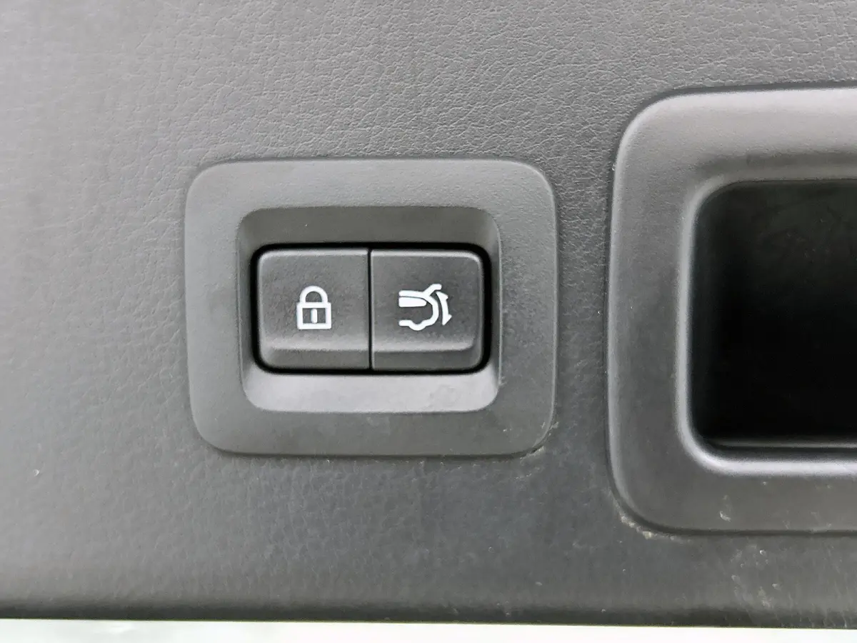 2.0 e-SkyActiv-X M Hybrid Luxury 185 PK Airco | Achteruitrij Camera | Stoelverwarming | Bluetooth | Cruise Control Adaptief | Dodehoekdetectie | Elektrisch Bedienbare Achterklep | Elektrisch