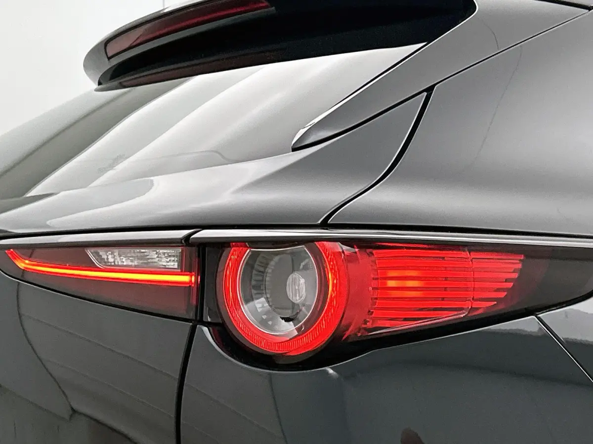 2.0 e-SkyActiv-X M Hybrid Luxury 185 PK Airco | Achteruitrij Camera | Stoelverwarming | Bluetooth | Cruise Control Adaptief | Dodehoekdetectie | Elektrisch Bedienbare Achterklep | Elektrisch