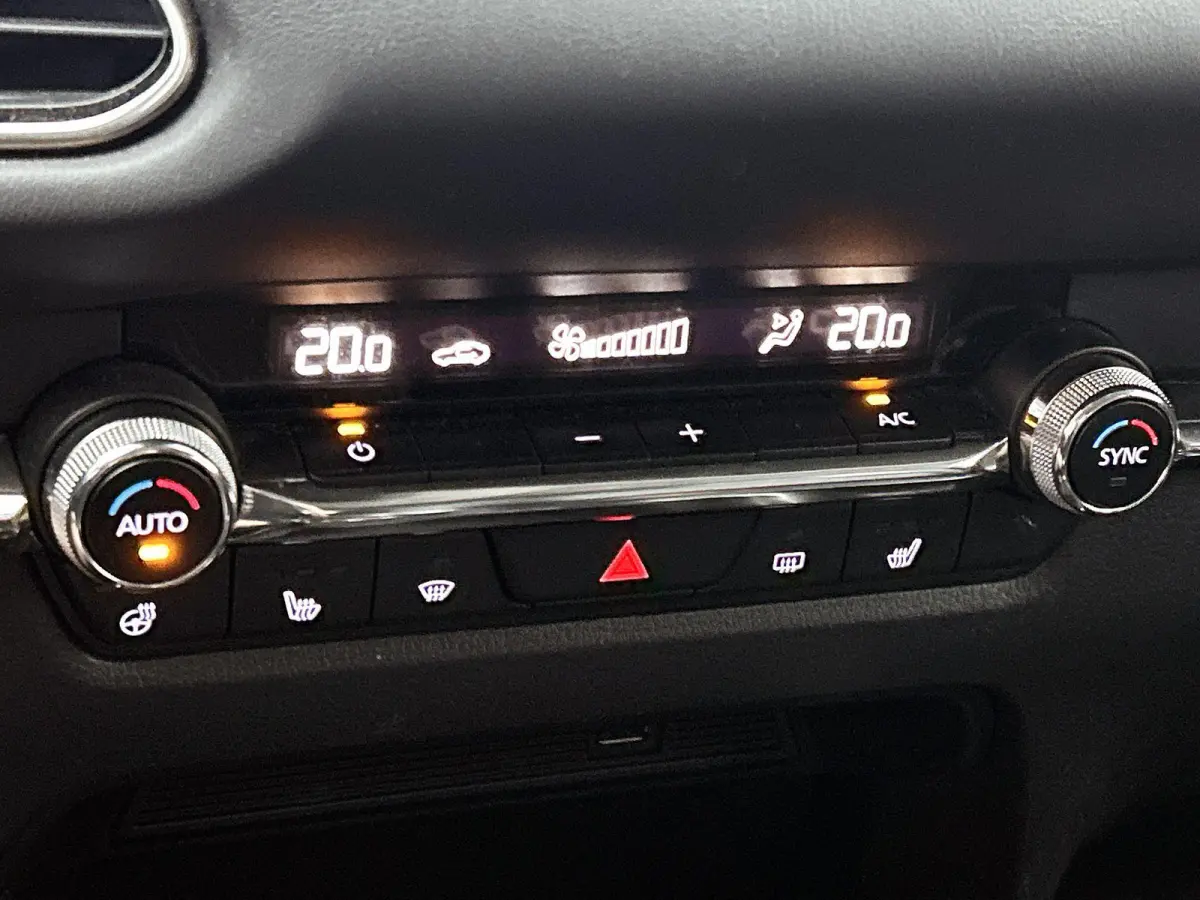 2.0 e-SkyActiv-X M Hybrid Luxury 185 PK Airco | Achteruitrij Camera | Stoelverwarming | Bluetooth | Cruise Control Adaptief | Dodehoekdetectie | Elektrisch Bedienbare Achterklep | Elektrisch