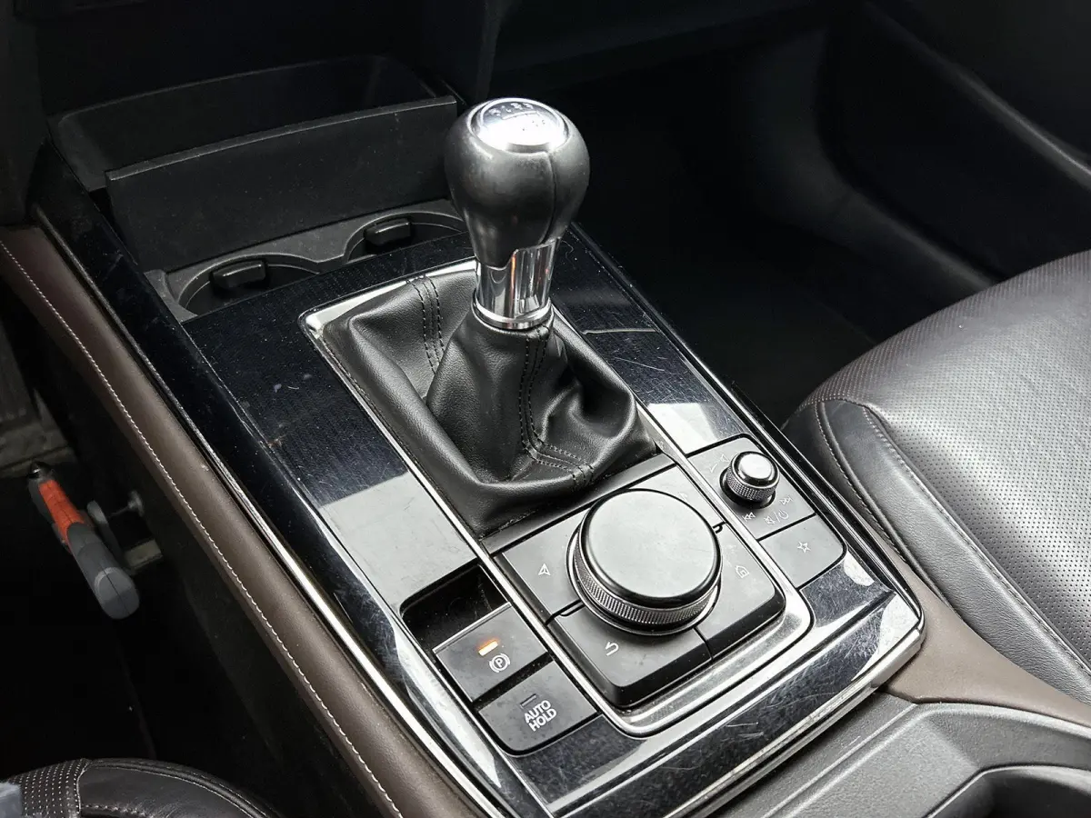 2.0 e-SkyActiv-X M Hybrid Luxury 185 PK Airco | Achteruitrij Camera | Stoelverwarming | Bluetooth | Cruise Control Adaptief | Dodehoekdetectie | Elektrisch Bedienbare Achterklep | Elektrisch