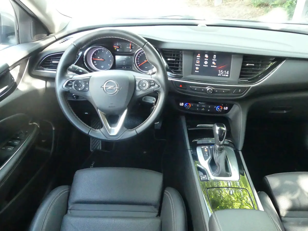 1.5 Turbo Business Executive | TREKHAAK | PARKEERSENSOREN V+A | NAVI | APPLE CARPLAY / ANDROID AUTO | LMV 18" |