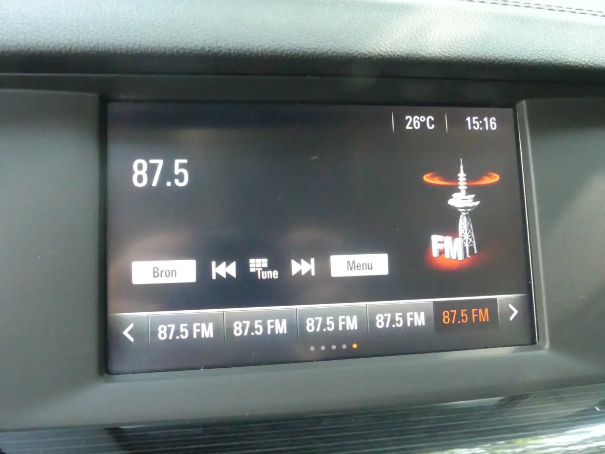 1.5 Turbo Business Executive | TREKHAAK | PARKEERSENSOREN V+A | NAVI | APPLE CARPLAY / ANDROID AUTO | LMV 18" |