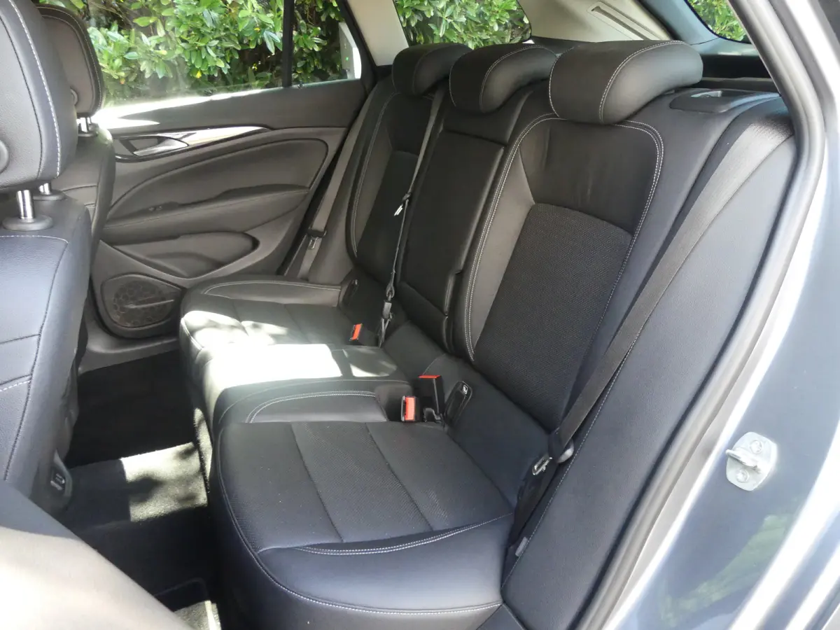 1.5 Turbo Business Executive | TREKHAAK | PARKEERSENSOREN V+A | NAVI | APPLE CARPLAY / ANDROID AUTO | LMV 18" |