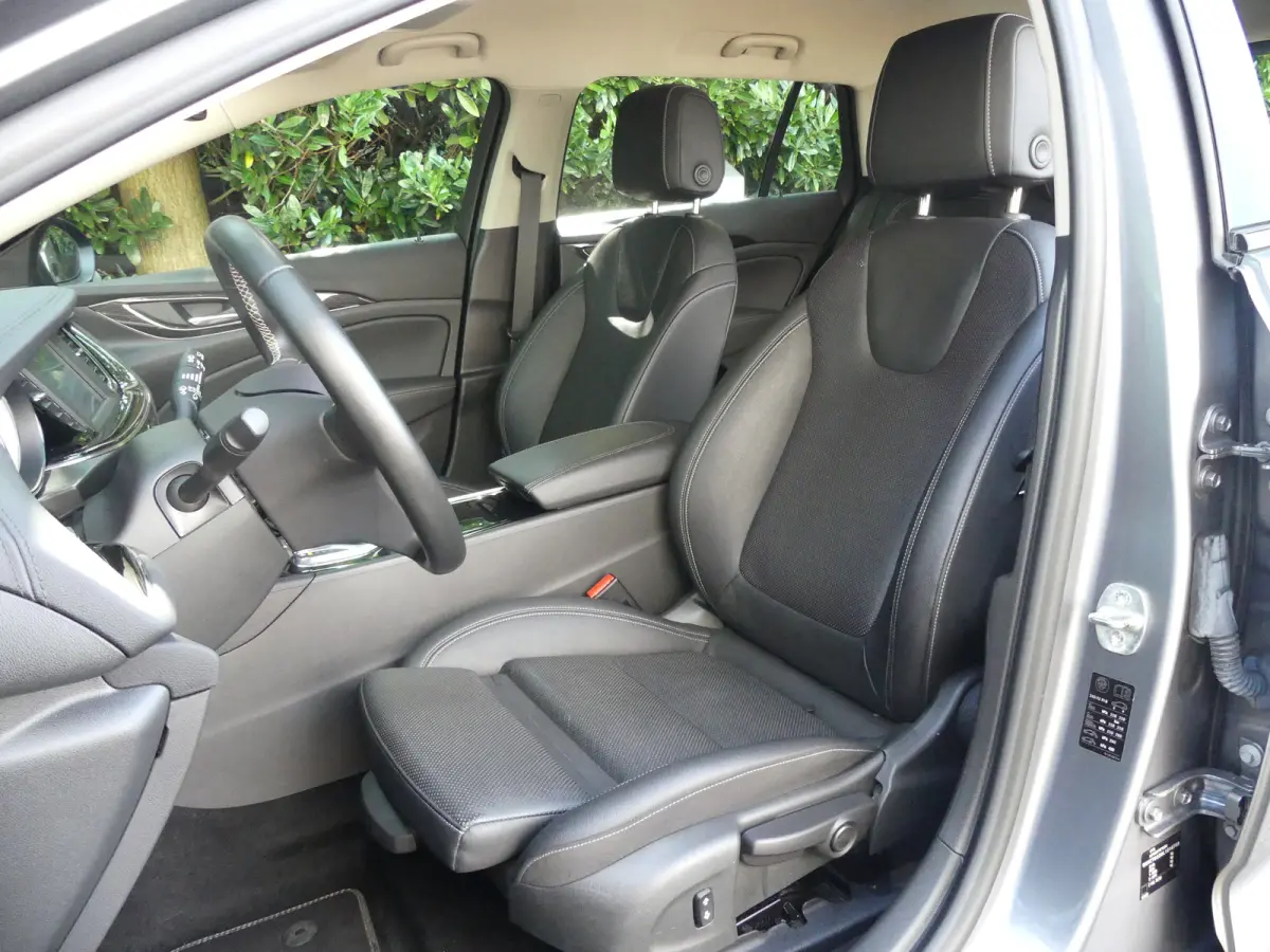 1.5 Turbo Business Executive | TREKHAAK | PARKEERSENSOREN V+A | NAVI | APPLE CARPLAY / ANDROID AUTO | LMV 18" |