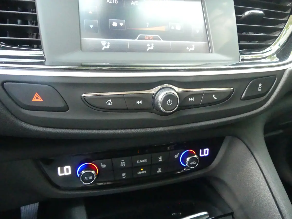 1.5 Turbo Business Executive | TREKHAAK | PARKEERSENSOREN V+A | NAVI | APPLE CARPLAY / ANDROID AUTO | LMV 18" |