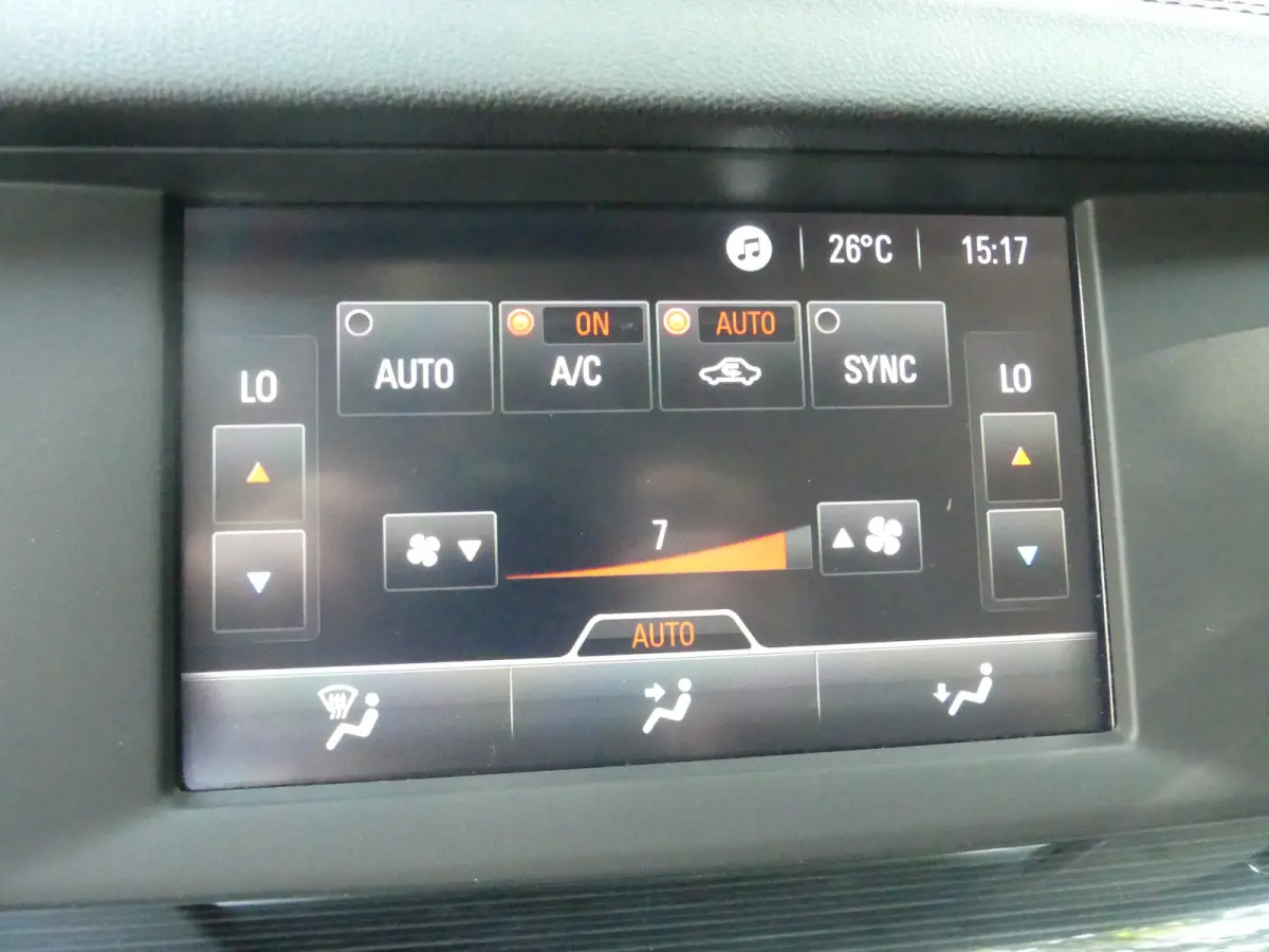 1.5 Turbo Business Executive | TREKHAAK | PARKEERSENSOREN V+A | NAVI | APPLE CARPLAY / ANDROID AUTO | LMV 18" |