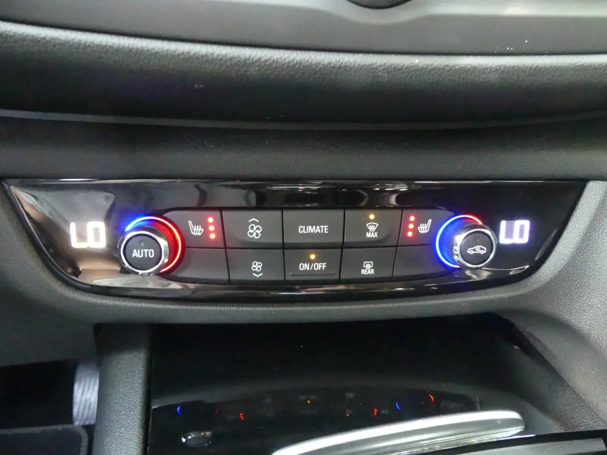 1.5 Turbo Business Executive | TREKHAAK | PARKEERSENSOREN V+A | NAVI | APPLE CARPLAY / ANDROID AUTO | LMV 18" |
