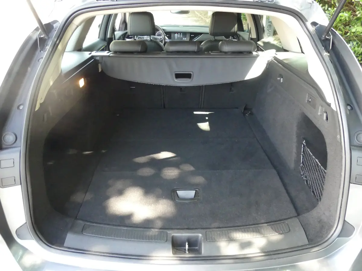 1.5 Turbo Business Executive | TREKHAAK | PARKEERSENSOREN V+A | NAVI | APPLE CARPLAY / ANDROID AUTO | LMV 18" |