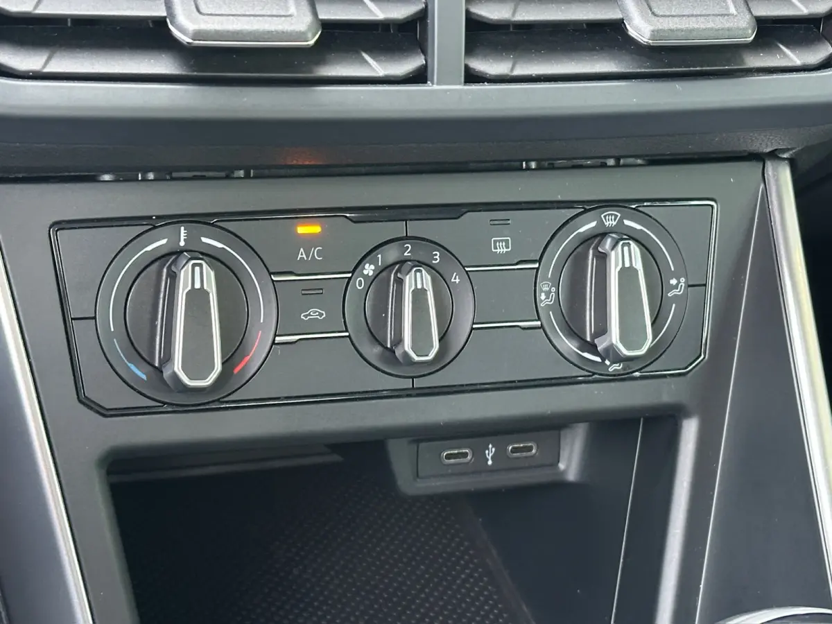 1.0 TSI Life 95pk | Carplay | Navi | Parkeersensoren | Lichtmetalen velgen | Rijklaar incl. garantie