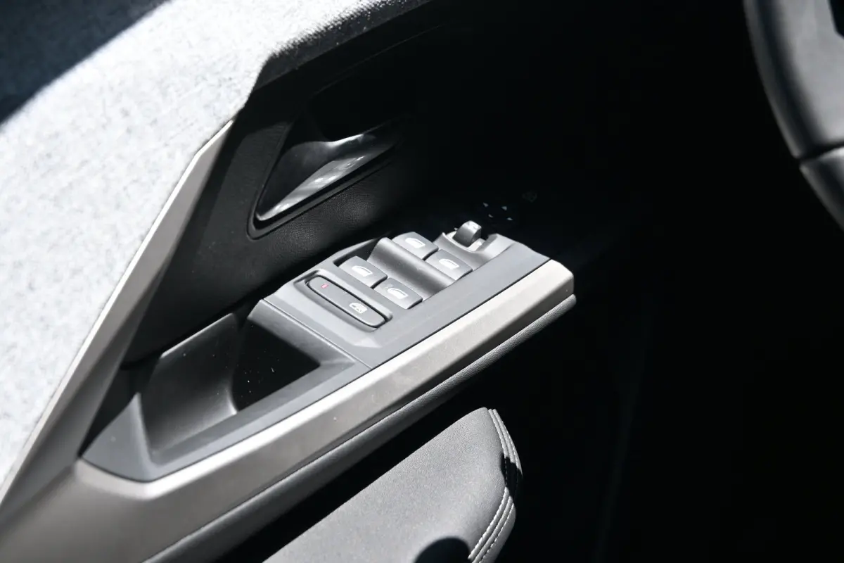1.2 Hybrid 145 Allure Tot 8 Jaar Garantie! | Achteruitrijcamera | Navigatie | Lane-Assist | Full-LED | !!