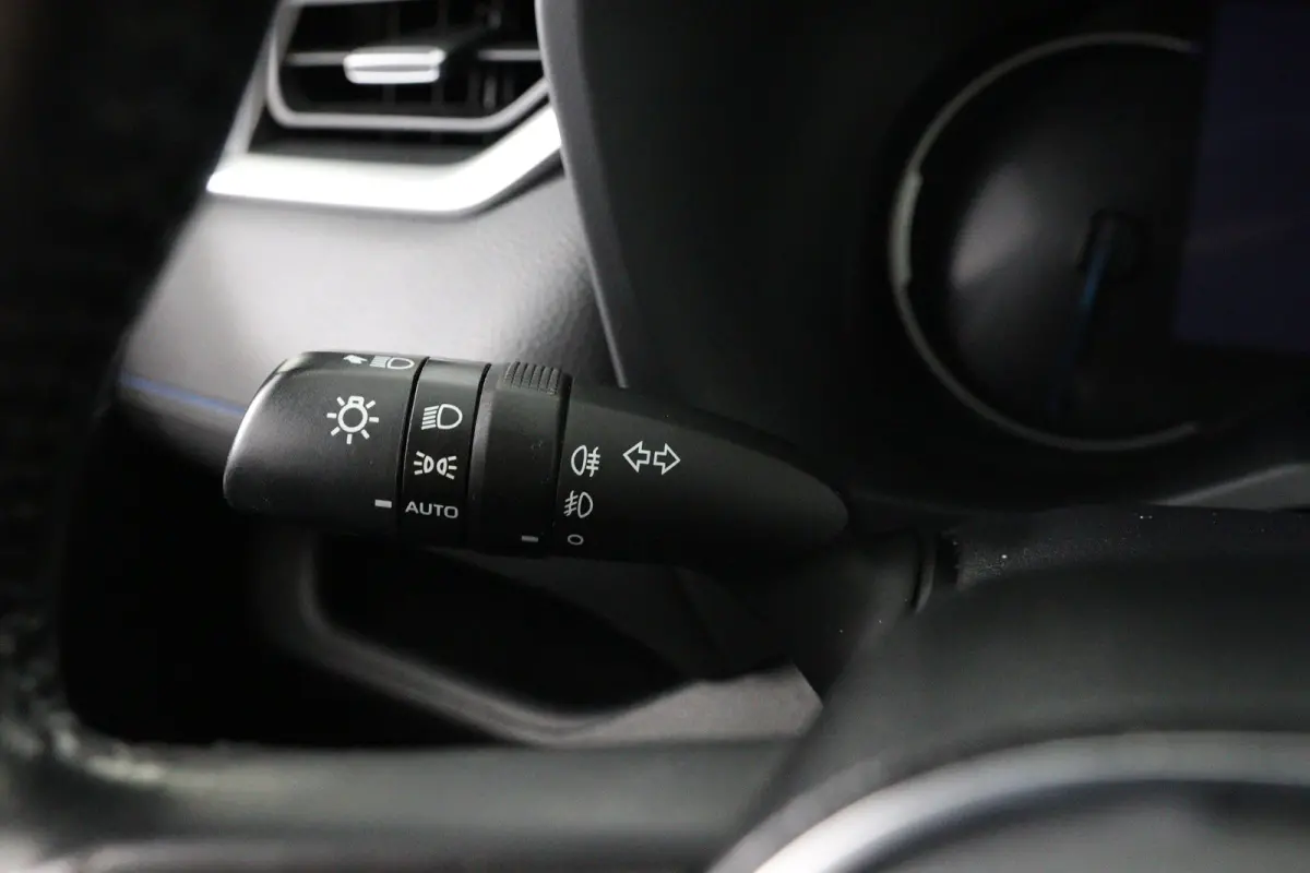 2.5 Hybrid AWD Bi-Tone | Dealer Onderhouden! | Stoel/stuurverwarming | Navi | Clima | Camera | Cruise Adaptive | LED | Keyless | Lichtmetalen Velgen