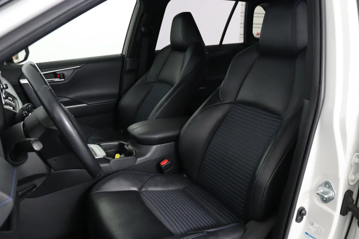 2.5 Hybrid AWD Bi-Tone | Dealer Onderhouden! | Stoel/stuurverwarming | Navi | Clima | Camera | Cruise Adaptive | LED | Keyless | Lichtmetalen Velgen